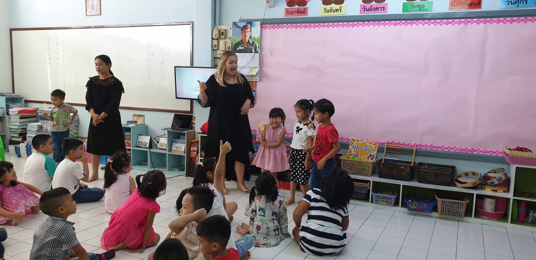ESL teacher in the classroom in Thailand
