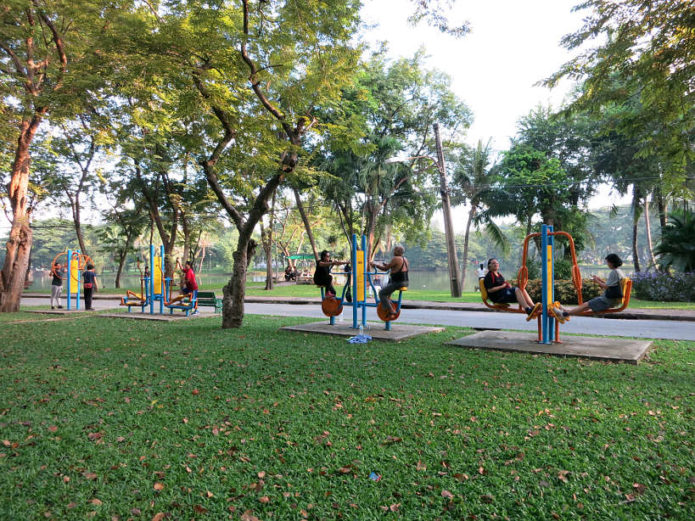 Open Air Gym Lumpini Park Running in Bangkok.