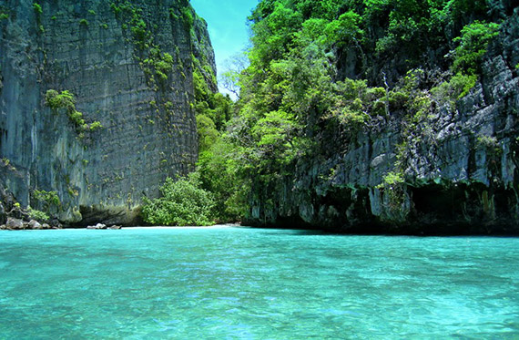 Limestone cliffs in Koh Lao Liang