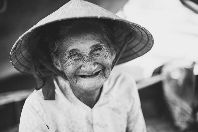 Mrs Bui Thi Xong has become very famous, alot of tourists want to get a photo with her.