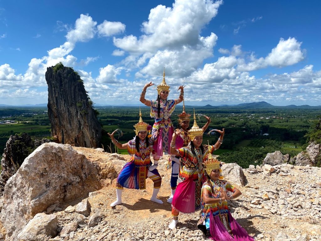 Women in Thai traditional dress