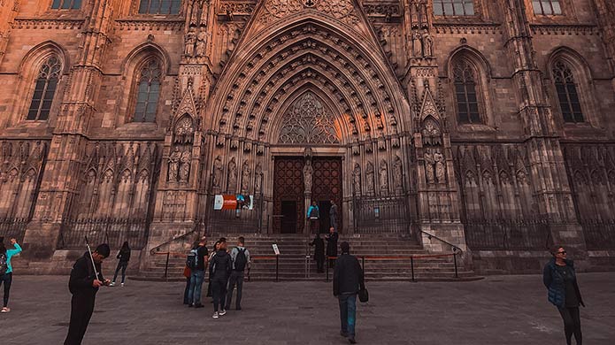 From grand cathedrals to centuries-old streets, Spain surrounds you with history and beauty that you’ll get to experience as part of everyday life