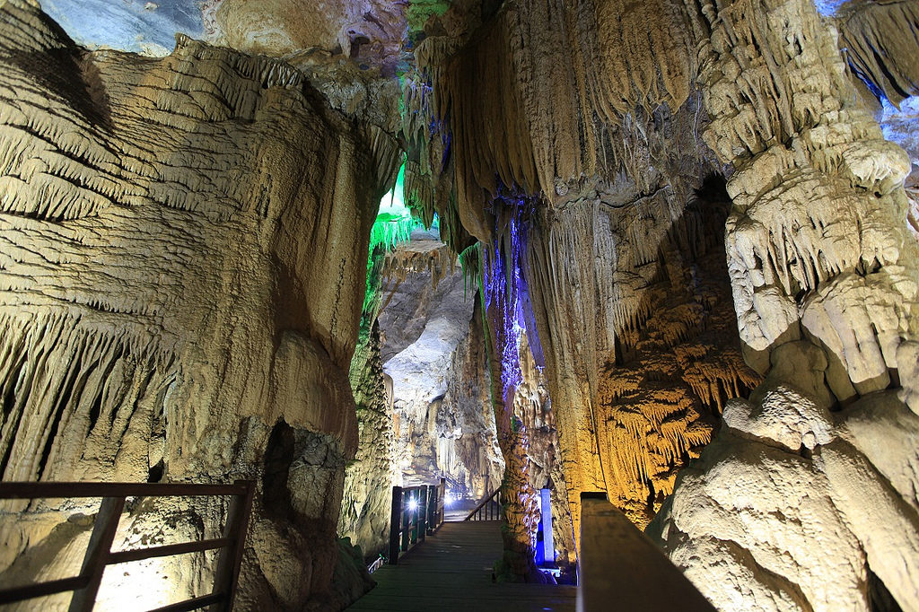 Paradise Cave Thien Duong Vietnam