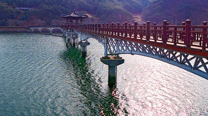 Woryeonggyo Bridge is the longest footbridge made of wood in Korea.