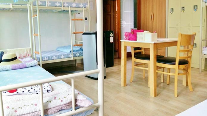 Incheon accommodation. Clean and tidy. Single room options available for an additional fee. 