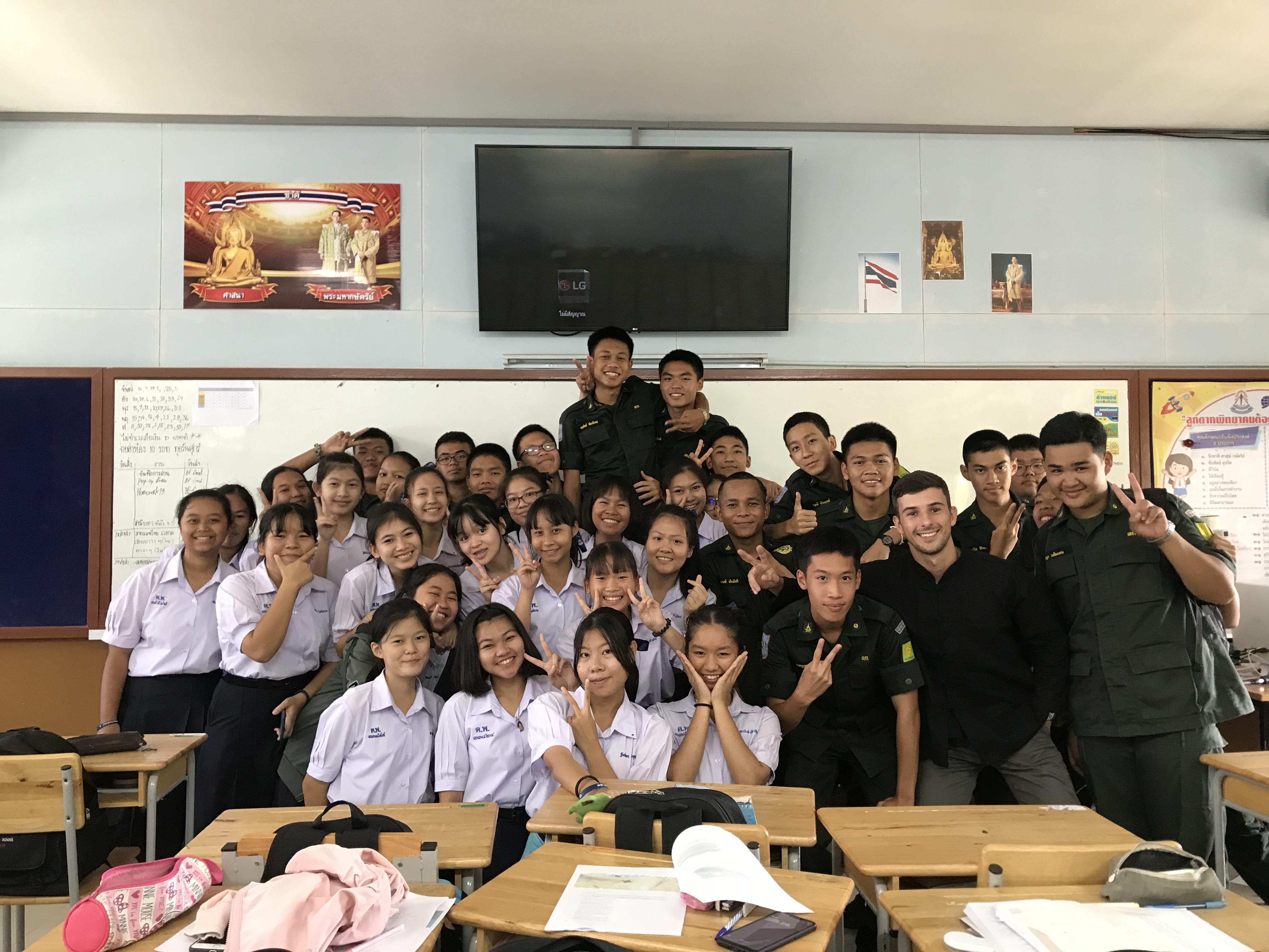 english teacher in thai classroom