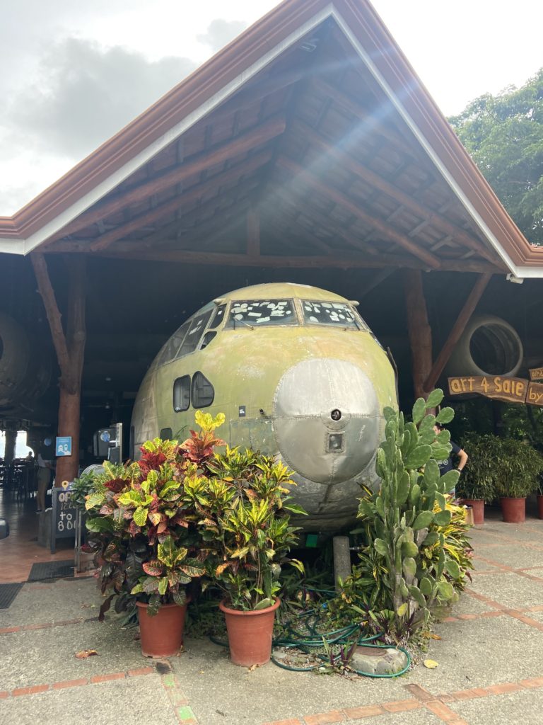 old plane turned into a restaurant